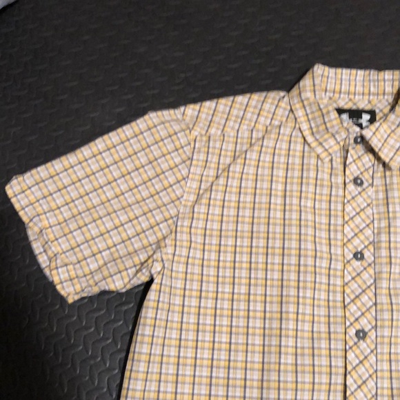 under armor button down - Picture 5 of 8